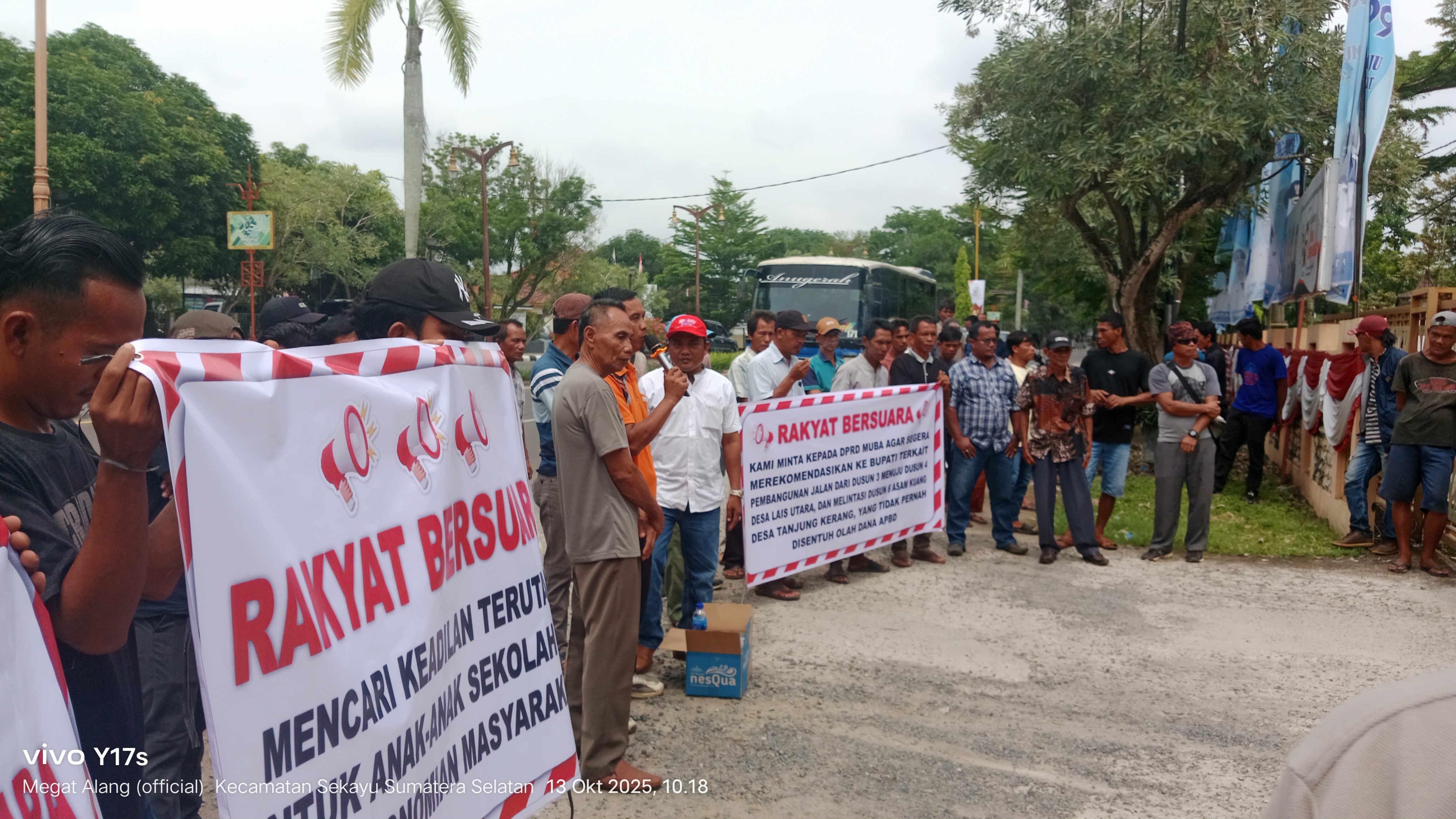 Masyarakat Kec. Lais Unjuk Rasa minta perbaikan insfrastruktur jalan 